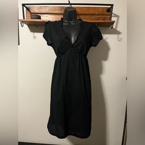 CONVERSE One Star women’s black midi dress. V neck, preowned size S